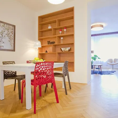 Lannova Park Apartment *